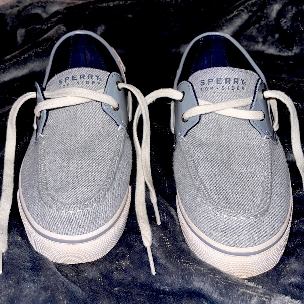 Navy & White Sperry women’s loafer